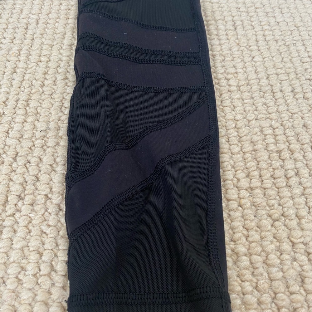 Mesh black Lululemon leggings - Picture 4 of 6